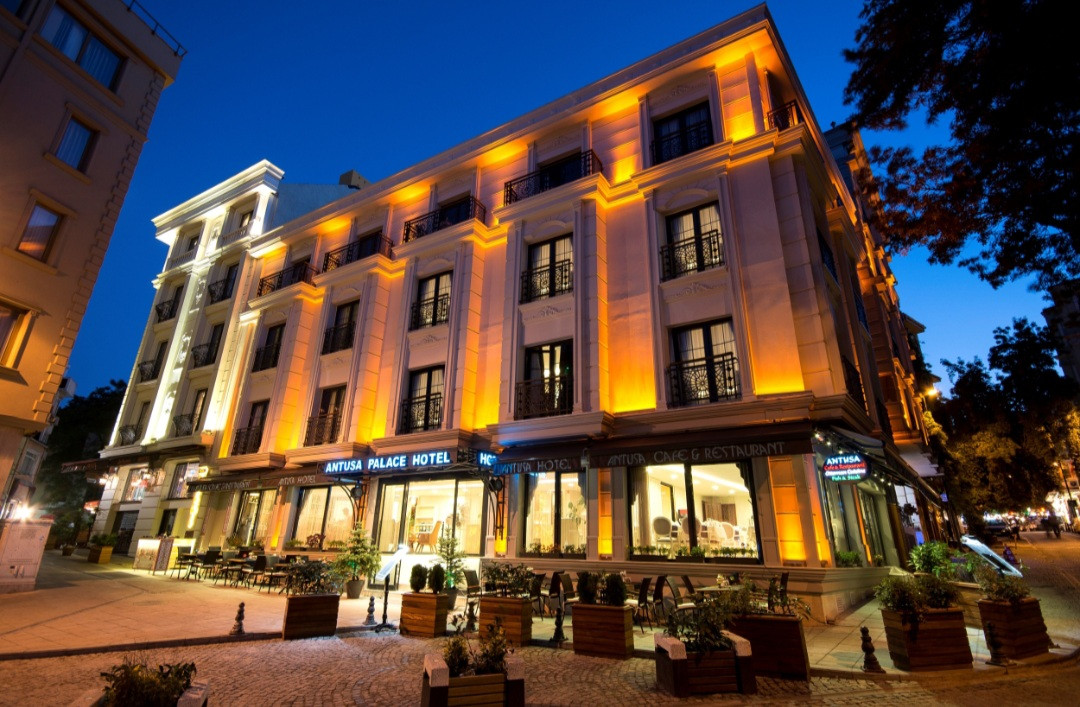 ANTUSA PALACE HOTEL & SPA