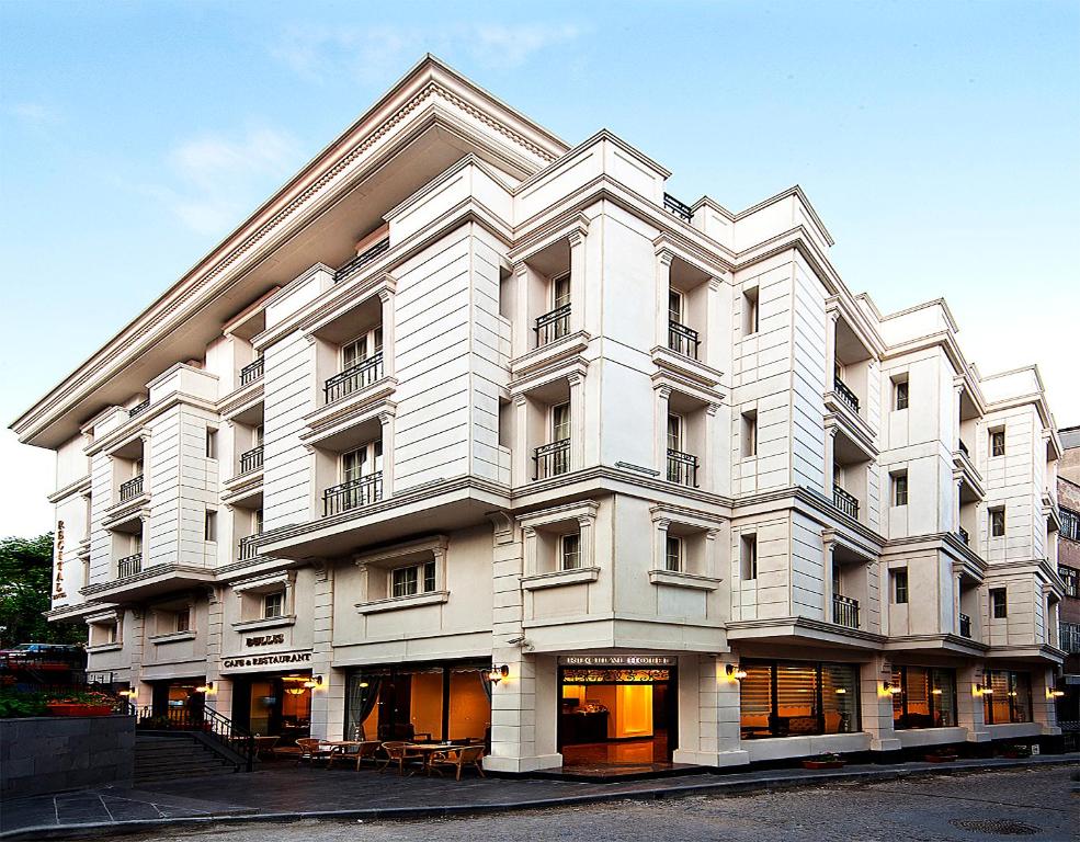 RECITAL HOTEL