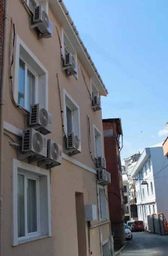 THE LOLA HOTEL